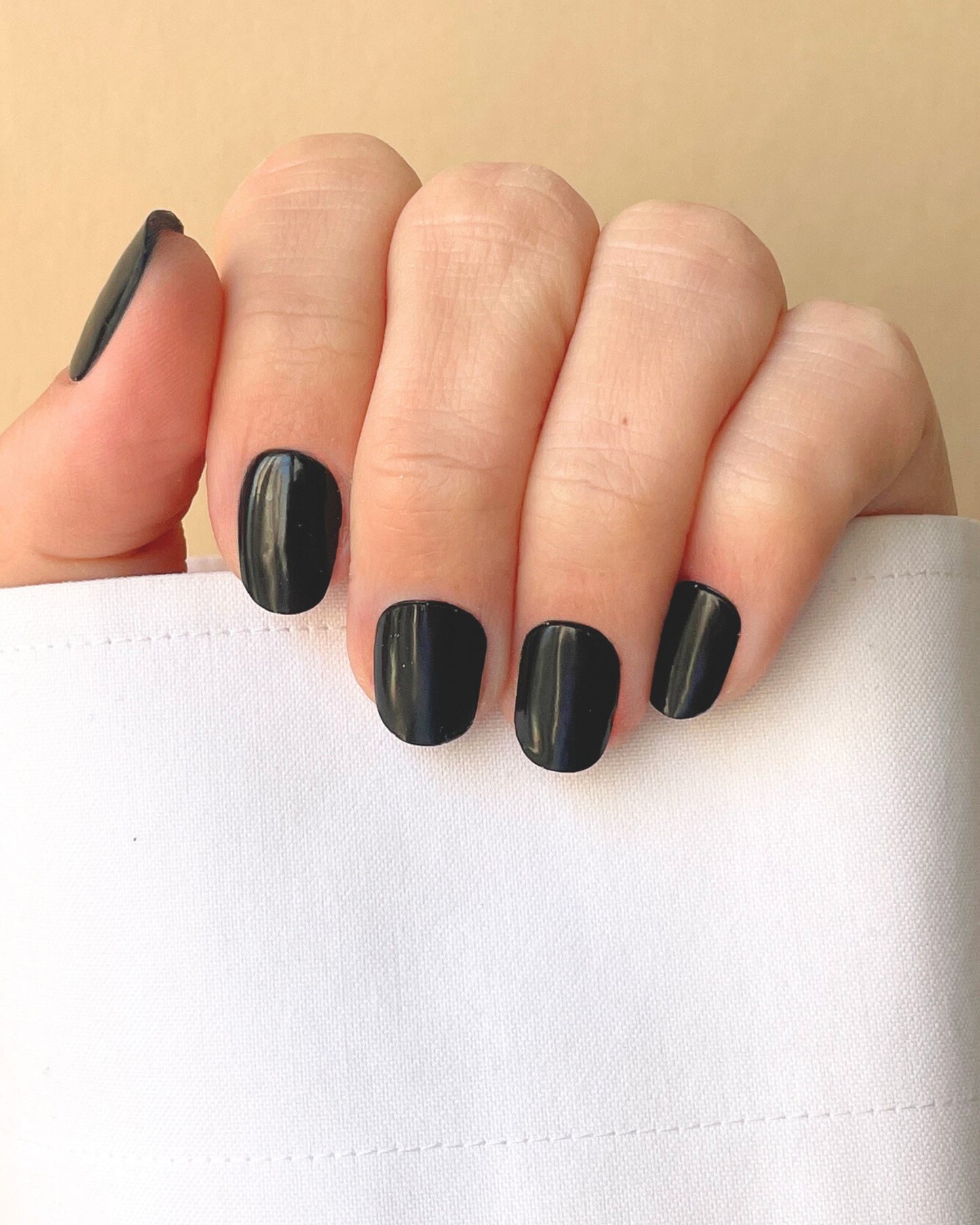 BLACK GEL NAIL STRIPS